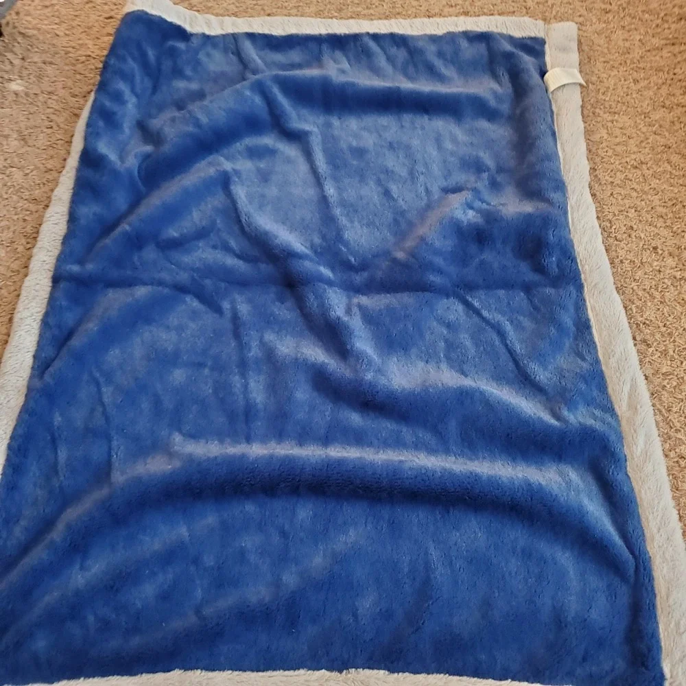 Baby Essentials Blanket Elephants Reversible Solid Blue Gray‎ Trim Fleece Lovey
